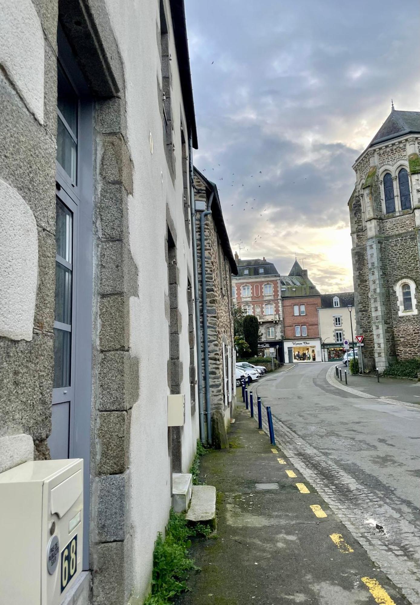 « La Bicyclette » 35M2 Tout Equipe Centre Ville Mayenne Bagian luar foto